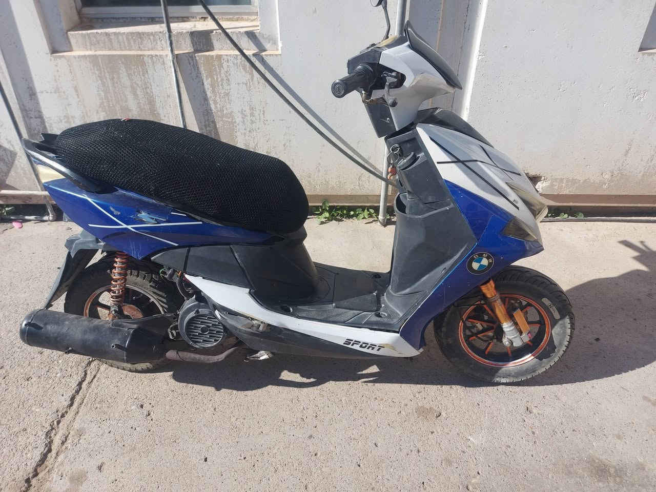 للبيع دراجه شغاله بس نقص كفر من جه وحده السعر 200 وبي مجال للتواصل ***********
