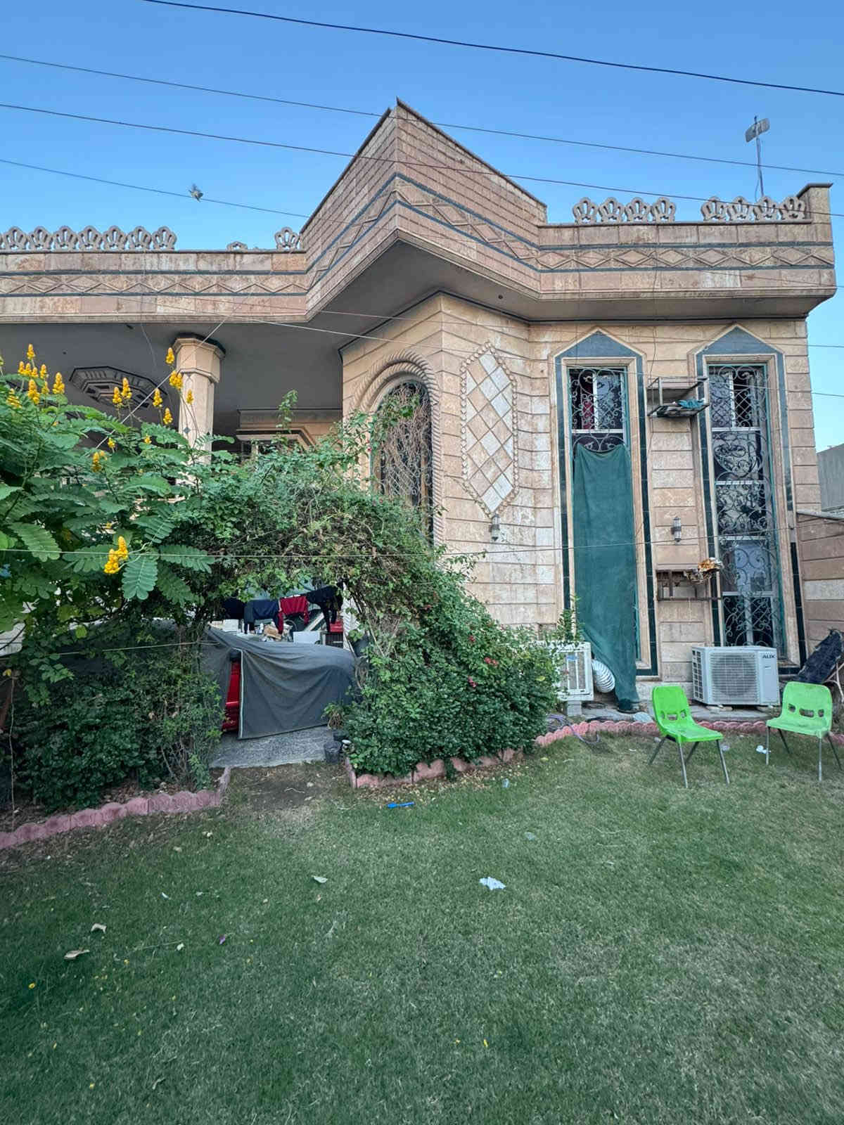 💎 للايجار في السيدية 💎

بيت مساحة 300م تجاري يحتوي ع 5 غرف نوم

واحده منها سويت صاله+حولي ومطبخ وخدمات 
صحية عدد 2 +منور مع كراج وحديقة
يصلح اي نشاط تجاري 
#مركز تجميل 
#معهد تدريسي
#مكتب محامي

الموقع📍 الظباط دخول مركز الوليد ع شارع العام مباشرتا📌
للأستفسار : ☎️ 
***********
***********
او زيارة;  مكتب المتحدة للأستثمار العقاري📍شارع الظباط قرب مجمع السفير📌
