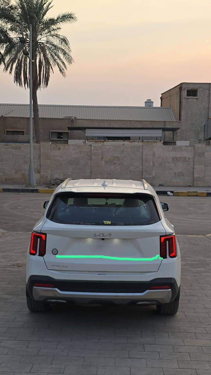 السلام عليكم 
 كيا سورينتو (للبيع) 
موديل 2024 
ماشيه 48 الف 

_____________

المواصفات 

الكشنات كهربائية
 
الكير ماوس وشفتات بالإستيرن 

الشاشه دجتل 

حساسات امامية وخلفية 

الهاند بريك دكمة

اوتو هولد 

بصمة +تشغيل عن بعد 

6 سلندر 3500

واير لس

كار بلاي 

لد على طول دشبول السيارة 

شاشة اكترونية + كامرة

تبريد خلفي (قطعتين)

دشبول اكتروني متصل شاشة كاملة 

7 راكب  

وتحكم ستيرن بالجهتين 
____________________
الضرر 
ربع صندوق تحت الرقم صبغ 
چاملغ الأيمن الخلفي(ربع ) صبغ ومعجون خفيف .

الجاملغ الأيمن شبر بارد وصبغ

الچاملغ الأيسر ضفر بارد 

هذا فقط ضررها 

السيارة سعرها 300 وبيها مجال للشراي وحك الجية .!
الرقم :***********
