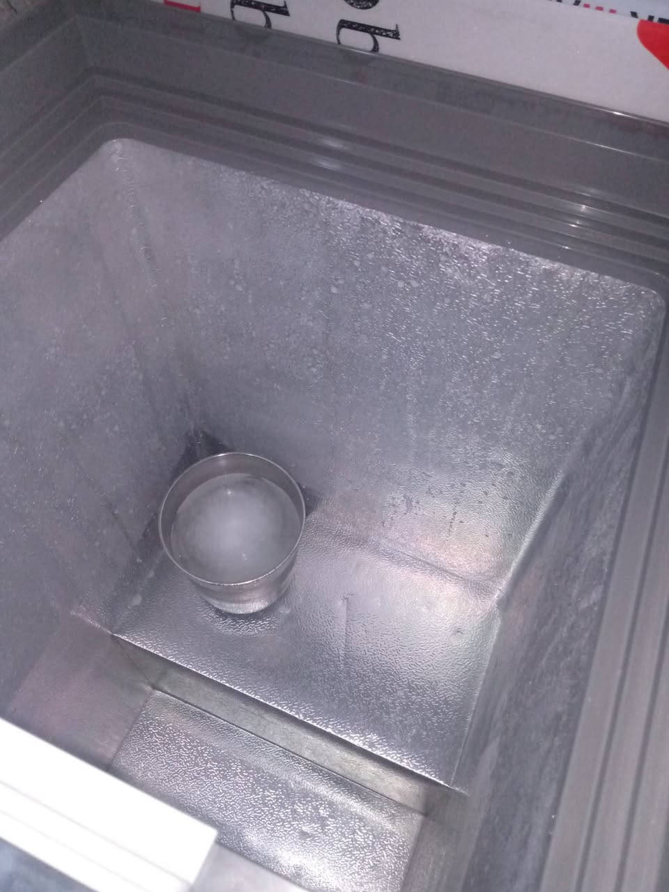 مجمدة جديدة كلش 10 قدم شخط مابيه اي استفسار تصل عل رقم ***********
