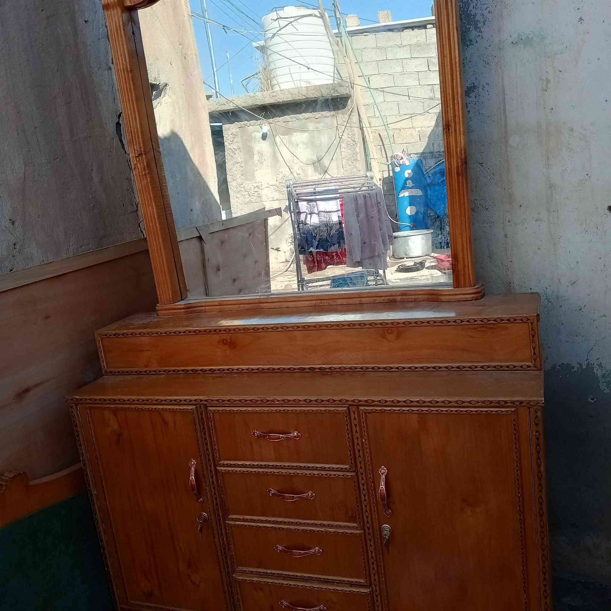 غرفه غشاب ستخدام 8 شهر
مكونه من خمسه  قطع طابقين كامله 
جربايه ستفسار لاتصال ***********
