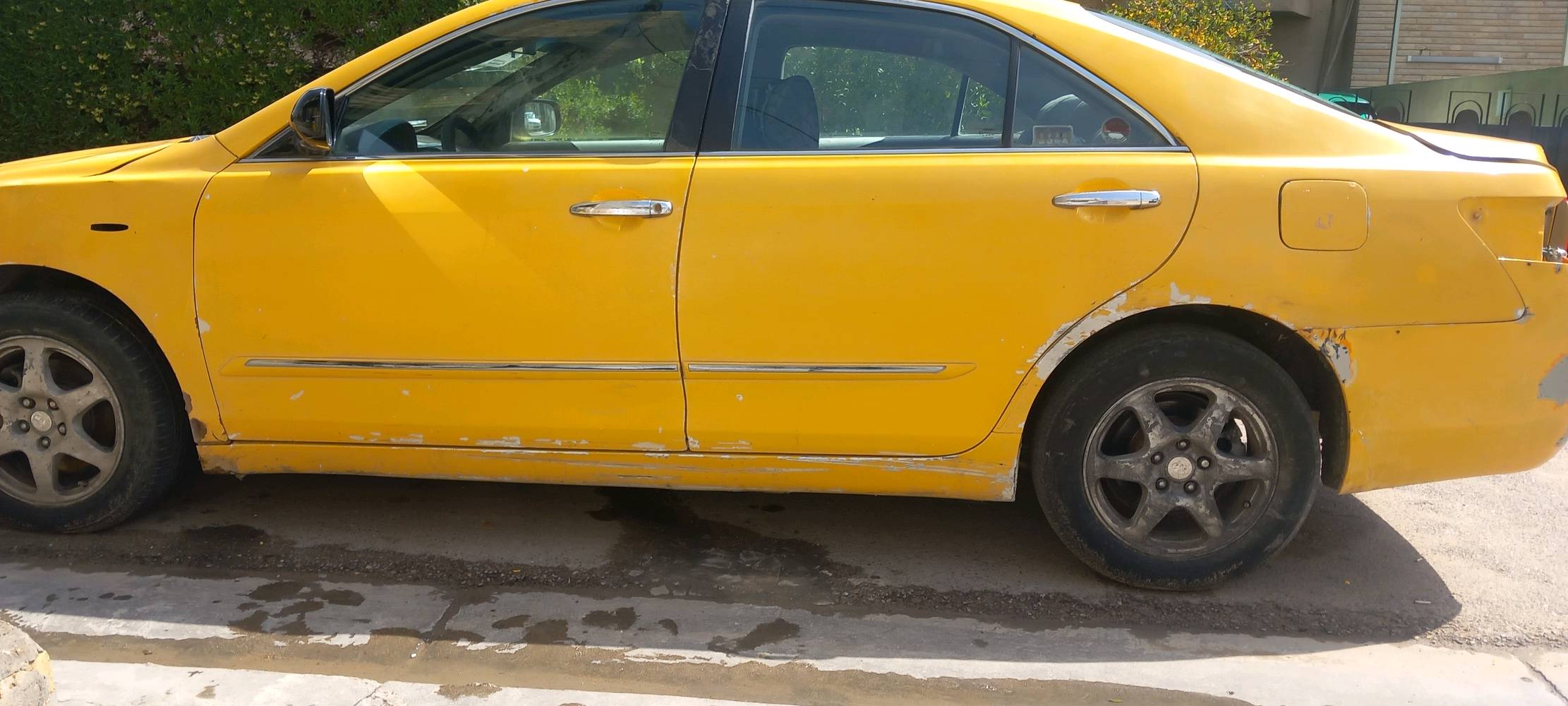 السلام عليكم ورحمه الله عيدكم مبارك كامري موديل 2008 وارد امريكي محرك 2400 جير محرك مقفولات مكانها بغداد حي الجامعه سياره يراد لها شويه ترتيب السعر 50 بها مجا