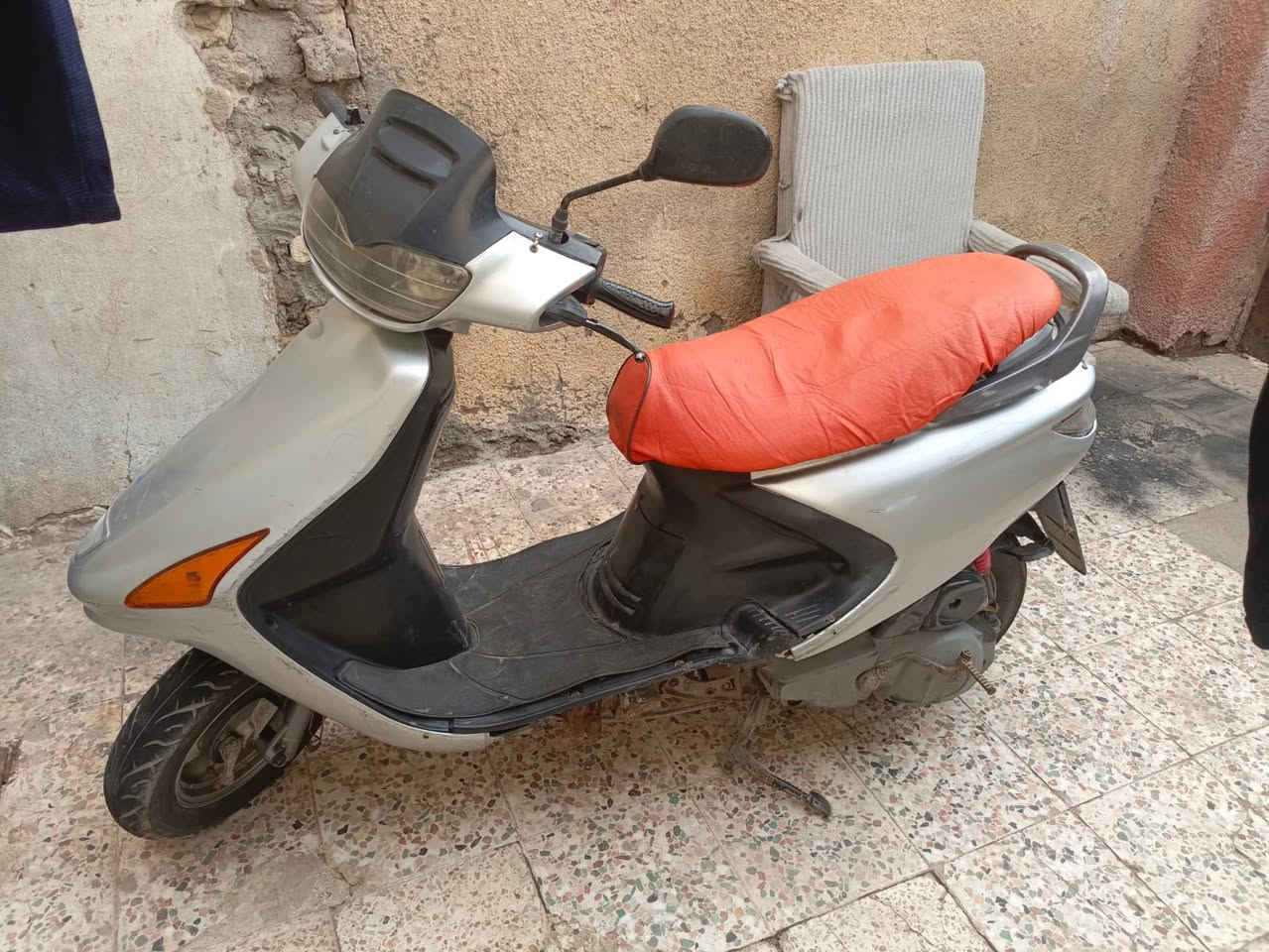 السلام عليكم دراجه فراشه للبيع نضيفه مكينا ناعمه نقصها كهربائيات فقط مكلف بلنشر عنوان معقل سعر400بيها مجال قليل***********
