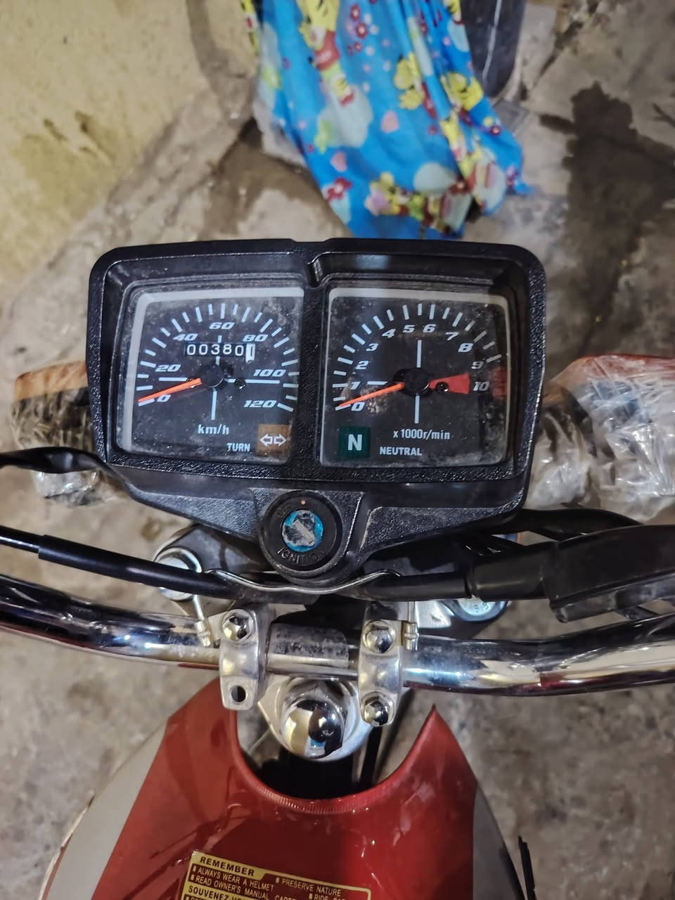 سلام عليكم دراجة البيع اربعه كير موديل 25اوراق سكنر دراجة جديد مامتعوبه جديد محرك مامفتوح بس تانكي مزروف او مخليه صمغ بس يرادله ترتيب سعره 650او بيه مجال مكاني كربله حي العسكري ***********
