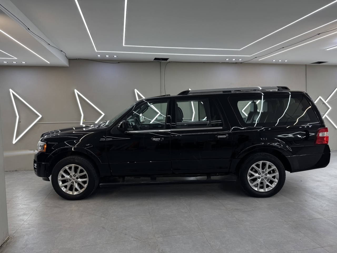 🖤سلام عليكم شباب انشالله الكل بخير🖤
Ford Expedition 2017 EL سيارتي للبيع 
‎مواسفات لمتد Limited EL🧿
CLEAN TITLE 

‎فول فول ١/١
‎شاشة كبيرة🖤
🖤دبل اكسل 4x4
🖤حساس امامي خلفي
🖤،كياجات ديجيتال
🖤 دوس كهربائية
🖤، كشنات جلد ووكهرباء و ميموري خزن
🖤سكف كنتارا/شاموا
🖤، كشنات خلفي و امامي تبريد تدفىه
🖤حته الكشنات الثالثه كهرباءي
🖤، بصمه، صندوق كهرباءي
🖤، تحديد سرعه
🖤، كاميرا خلفية
🖤،سلايد
🖤، حساس، إضاءة ليد ٧ الوان داخليه
🖤نظام اندرويد اوتو/Car Play
🖤، بلاجكتورات ليد د
وبعد مواصفات اخرى.... 
السياره حيل جديده و مابيه مصرف كير محرك تبريد دبل اكسل تحويل غرامه كله بشرط حته هزه هم جديده ٢٥٠ دينار متصرف عليه شرط السياره كلين تايتل بدون بدون لا صبغ لا بارد لا شخوط محلوه السياره بل باكيت حته دعاميات هم بشرط ماعده شبر بل دعاميه الخلفيه ماشيه ٩٠ الف و سعره ٢٠٨$ مكان السياره سليمانيه وبخدمتكم اني اسف عل اطاله.. 
‎
-***********

﷽سلاو هاوريان هيوام باشيتانه﷽
🖤Ford Expedition 2017⚜️🖤
مواصفاتی لێمیتیده EL  Limited
CLEAN TITLE
‎فول فول مواسەفات:ە
‎شاشە گەورە🖤
🖤دەبڵ اکسل ٤×٤
🖤،دۆسەی كارەبای
🖤،كوشن جلد کارەباێ خەزن میمورێ
🖤٣ رێز کوشن ٣م رێزێش کارەبایە
🖤،كوشنی پێش و دوا گەرم و سارد،
🖤بەسمە
🖤کێچ دیجێتال
🖤سەقف کانتارا/شاموا
🖤ناو ٧رهنگ
🖤،سنوق كارەبای
🖤،تحدید سورعە،
🖤،كامێرای دواوە
🖤،سڵاید،
🖤حەساس پیش ودواوە
🖤،لایت لید، بلاجكتۆ
زور زور مواصفاتێ تر....
‎هەموو گیانی بە شەرت مەكینە و گێڕ و كارەبای
غەرامە تەحویل هەزە تازە سەێارەکە بێ بۆیاغە تەنانەت دەعامێش بەشەرتە ٢٥٠ دێناری لی سەرف ناکەیت ٩٠ هەزار روشتوە نرخێ ٢٠٨$ ومەجال شونێ سلێمانیە لەخزمەتانام

-***********
