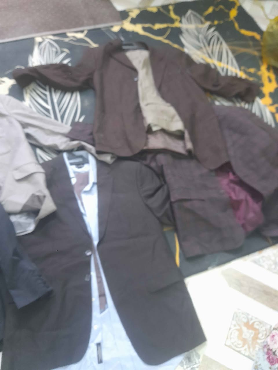 سلام عليكم عندي ستر وبناطير قمصان ظلن شي قليل تصفيه باله سعره الستره الفين القميص الفين البطرون الفين القياس الستره ٥٤ ينباع شلع كلهن تاخذهن لازم مكاني الزعفرانيه يم عمارات سعيده *********** بغداد, العراق
