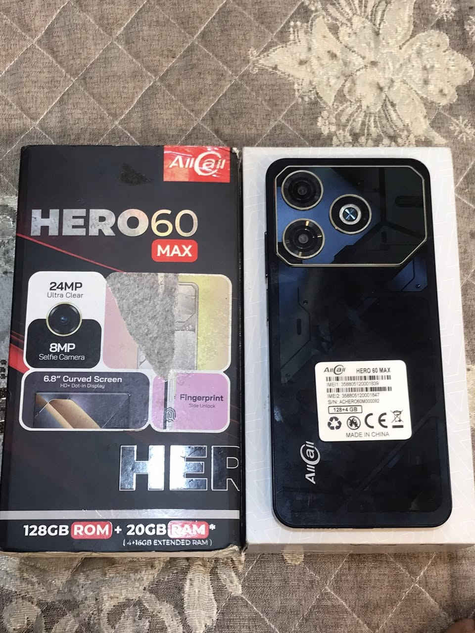 سلام عليكم شباب وبنات تليفونات للبيع شلعة وحده جدد وليس مستخدمات بعدهن بلضمان مع ملحقاتهن كاملة وبلعافية على الياخذهن مكاني بغداد الحرية السعر ٣٠٠ وبيهن مجال حك الجية الشراي يتصل *********** بي واتساب واهلا وسهلا بلجميع
