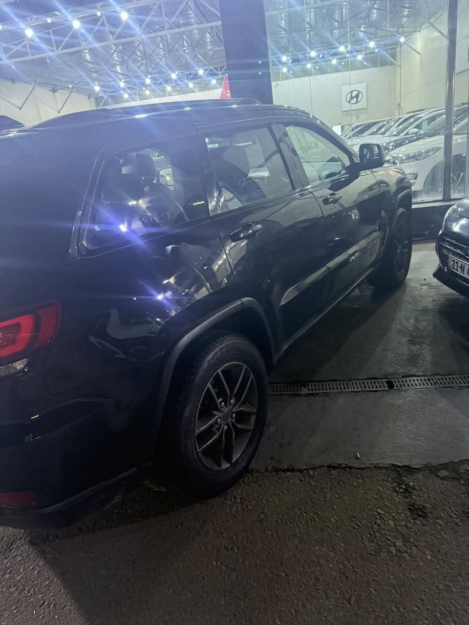 سلام عليكم اخوان عندي جيب موديل 16فول مواصفات مكينه 6سلندر مكينه كير تبريد تخم تاير خير من الله سياره ماشيه 157مابيها تبديل ولا دواخل بيها صبغ 5قطع مع حادث امريكا مكانها بغداد حي العدل*********** السعر 167وبيها مجال
