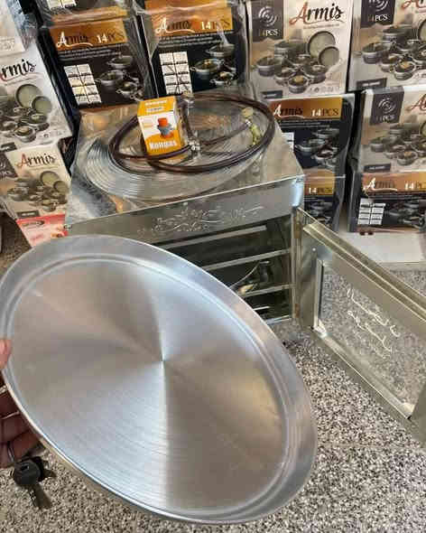 فرن غازي ماركة السجاد الاصلي صنع عراقي
دبل بليت مع عازل حراري جام حراري ضد الكسر 
حجم كبير 2 طابق قياس ٧٠ سم * ٥٠ سم 
يستعمل لشوي السمك والدجاج والمعجنات
نبيع الفرن فقط او مع الملحقات حسب رغبة الزبون
منظم ابو الالف + صوندة + تقسيم وممات وقفايص + صواني ٢
يوجد توصيل لجميع المحافظات 
‏للاستفسار مراسلة الصفحة 
‏للاتصال واتساب ***********
