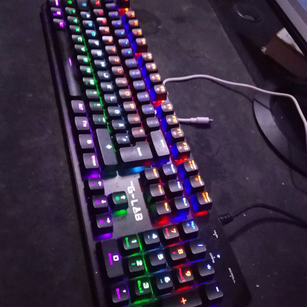 موصفات الكيس   ا
رام 24 كيكا 
كارت شاشه MSI RTX 2060 SUPER8GB

معالج انتل زنون يجي قوي كلش 145 واط 18 كور و36مسار 

هارد m.2 1000gb 

بور سبلاي 650 ترمتك اصلي 

كيس ديب كول 
شاشه اسوس 75هرتز