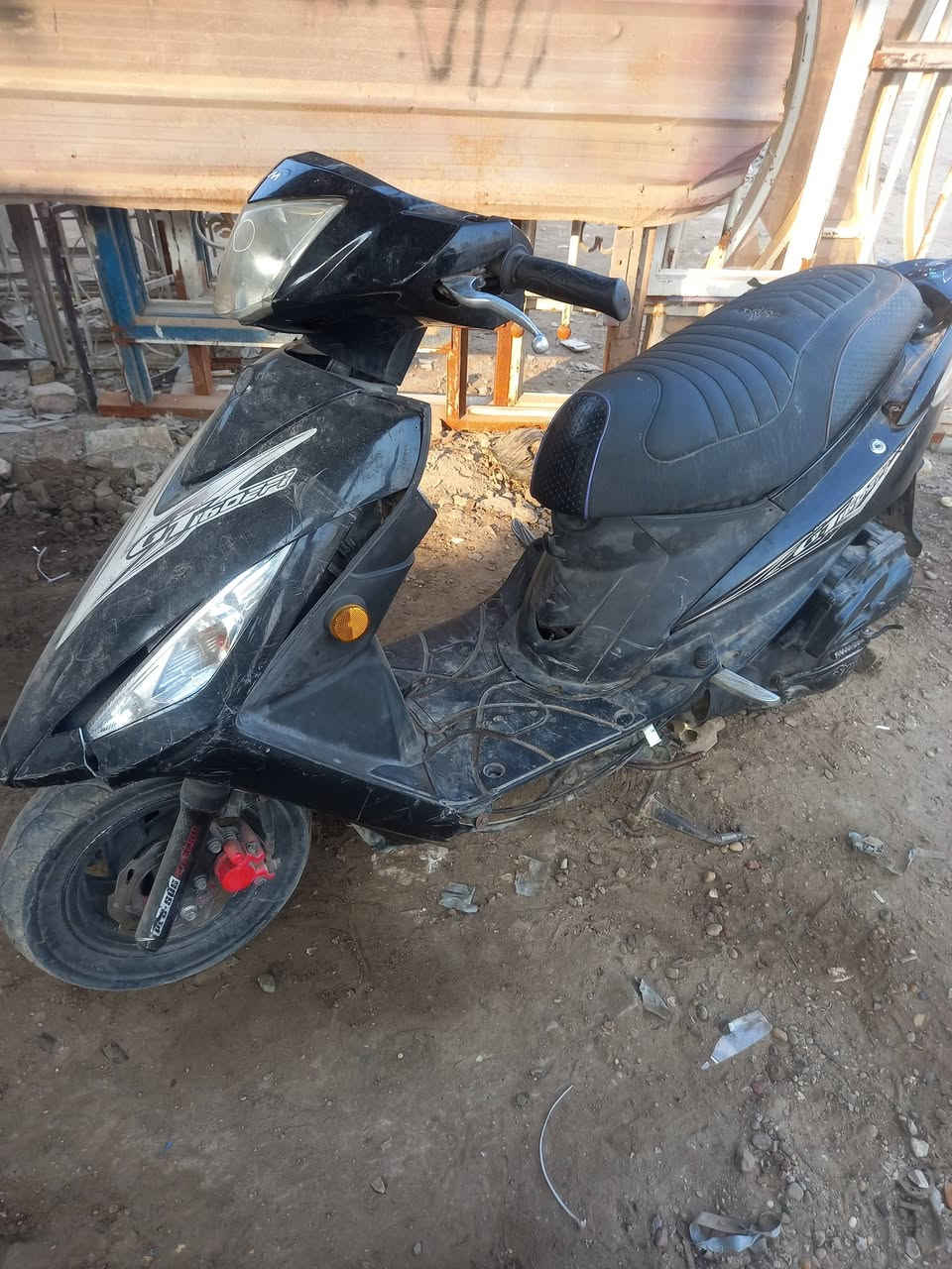 سلام عليكم دراجه ماكس سيام ١٤٠ البيع الدراجه مجفته بس عوزهء زنجيل ابيع كوم حديد اسعر ١٢٠الف الرقم ***********
