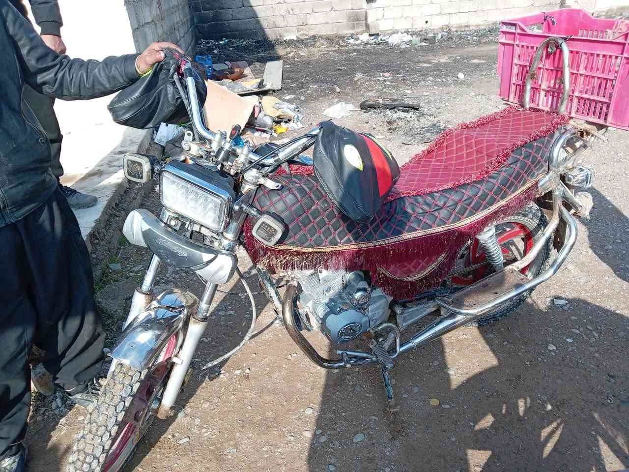 اسلام عليكم.. مكلف مكلف
***********المكان شميط
جني دبل بلك للبيع 
موديل /2020
محرك مفتوح 
ولباقي تعال شوف بعينك كوم حديد 
السعر /350 وبي مجال بسيط
