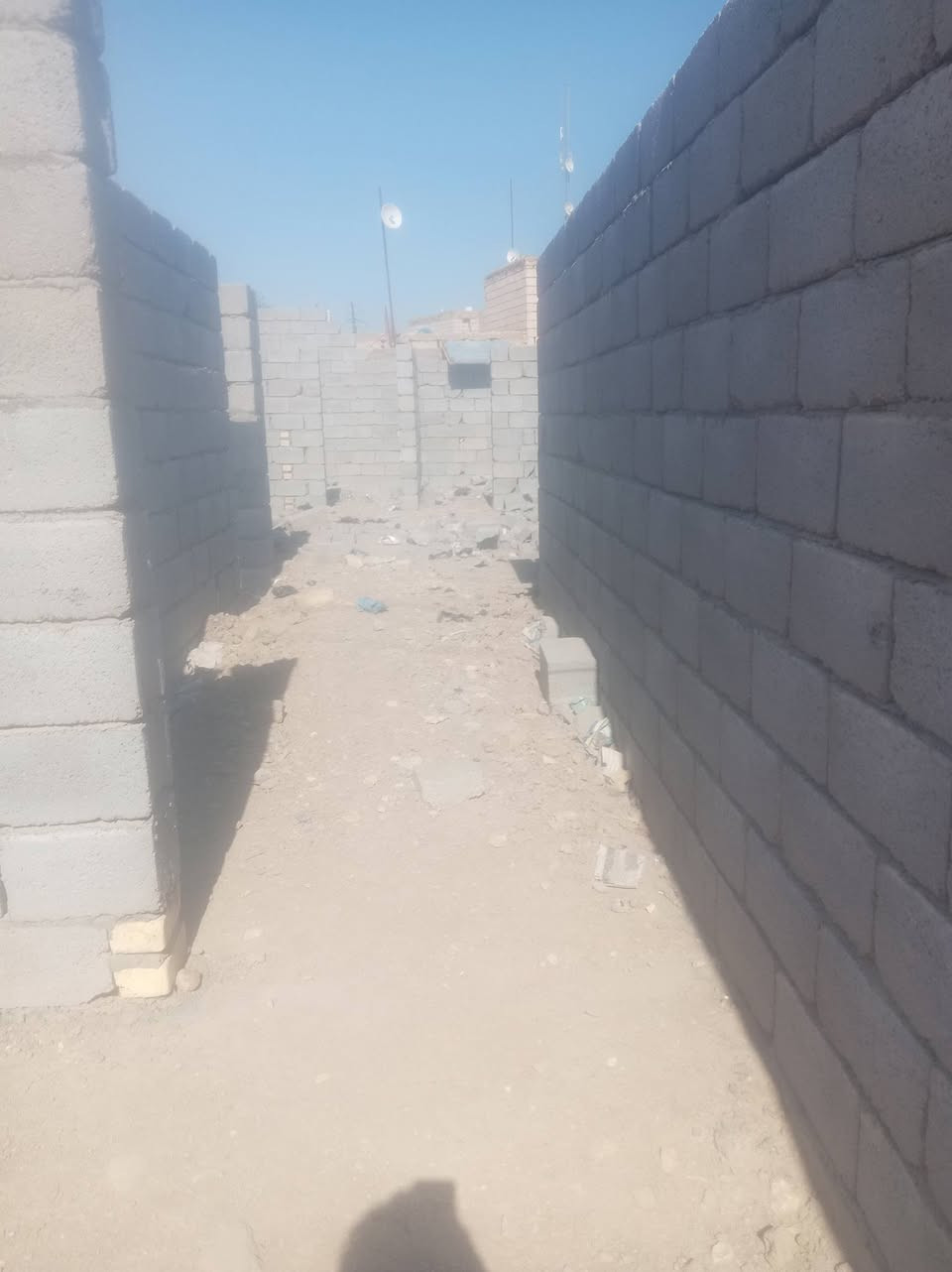 بيت زراعي بلسديناويه هيكل مساحه 240 متر خلف مدرسه صفي الدين قرب العصوم للاستفسار *********** غير متواجد علفيس
