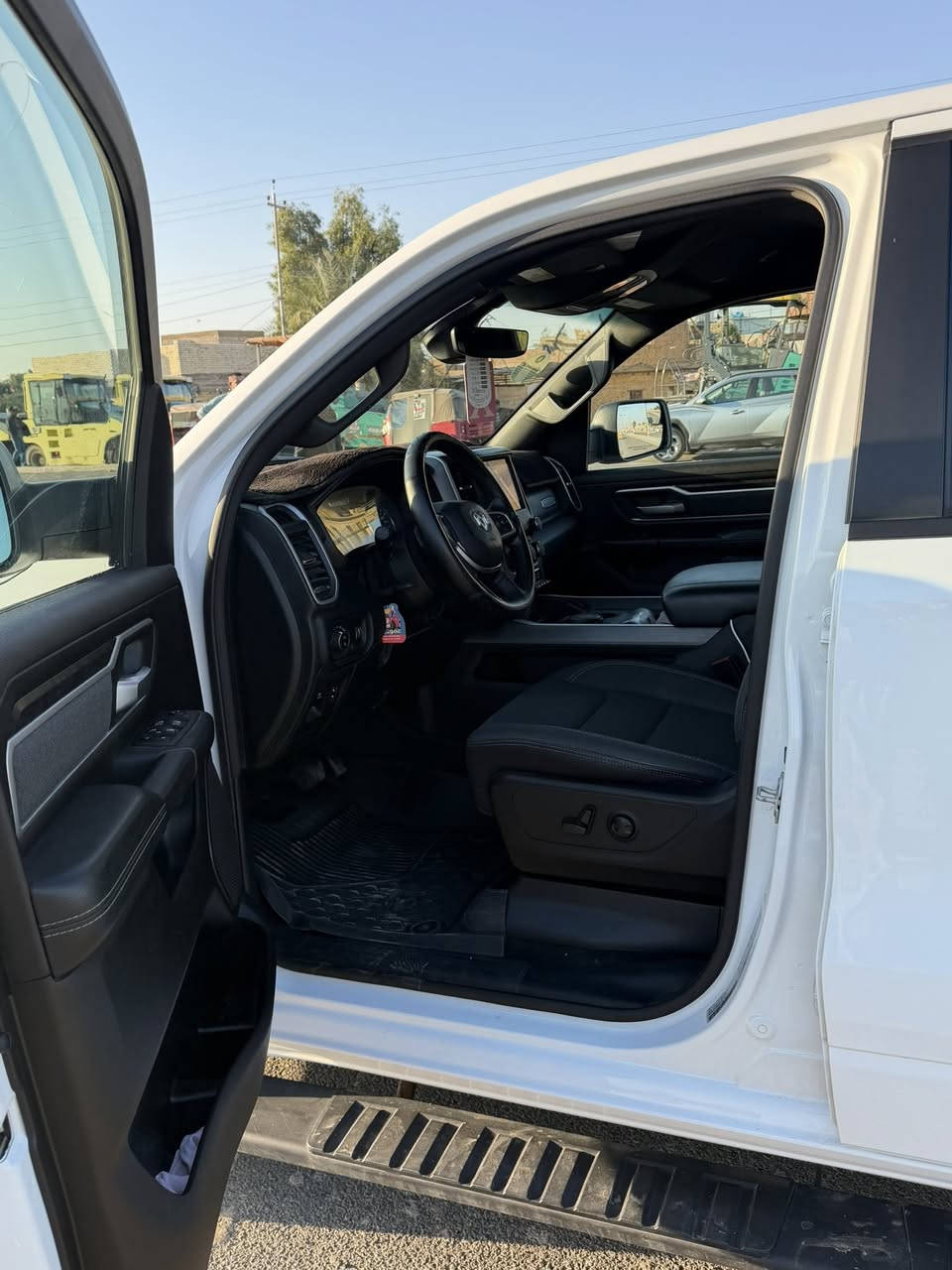 ‏موديل 2022 سيارة جديدة باسمي مكان بغداد رقم الهاتف ***********￼￼ السعر 265 أبيها مجال شراي ￼
