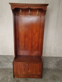 تعلاكة ملابس للبيع سعرها 30 الف للاتصال 07511450702