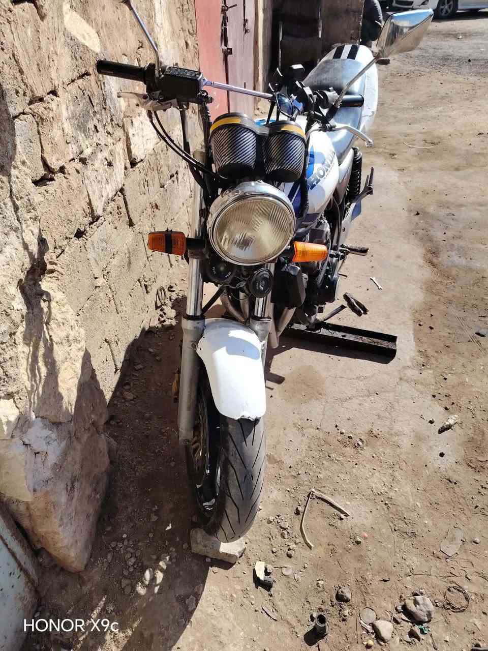 هونده CB400
كلشي شغال ونضافه فولل

لمحرك ولكير اكفلكياه من اي تصليح على وضع لشركه

كمرك مابيه اوراقه مابيه

السعر مليون وبيه مجال
او مرواس بايفون


**إذا كنت صاحب هذا الإعلان وتريد حذفه لأي سبب، رجاءا أرسل رسالة إلى الدعم الفني**