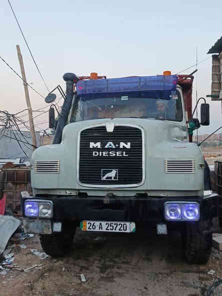 السلام عليكم 
سياره لوري مان موديل 81رقم صلاح الدين باسمي رقم انكليزي السعر 17مليون
سياره شاصي ومكينه وكير كفالة والقماره شوف العين كهربائيات شغاله البدي نظيف تاير الكدام بالجيس والورى نضاف مكان السيارة بالنجف ***********
