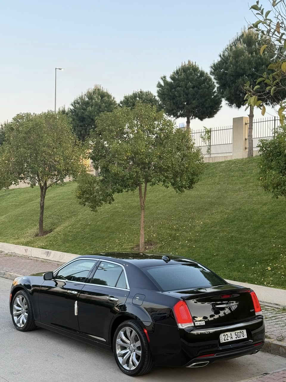 السلام  عليكم ورحمة الله وبركاته
‏‎‏‎       ——— للبيع  ———

كرايسلر اوباما   — Chrysler Obama

‏‎‏‎وراد كندي.     —  بدون ايرباك   

‏‎‏‎الموديل           — 2019

فئة.                 — 300 

حجم المكينه   — 3600/ V6

‏‎‏‎اللون               — اسود    

‏‎‏‎المسافه المقطوعه — 80.000 

‏‎‏‎حاله السياره. — كلين تايتل  

‏‎‏‎المواصفات 
‏‎‏‎- بصمة تشغيل 
‏‎‏‎- بصمة أبواب 
‏‎‏‎-تشغيل عن بعد
‏‎‏‎-كشنات جلد
-كشنات اماميه خلفيه تدفئه 
-كشنات اماميه تبريد 
- گير ماوس 
- شاشه ديجتال 
‏‎‏‎-شاشه كبيره تدعم نظام الأبل كار باي ونظام الاندرويد
‏‎-تدفئة ستيرن
‏‎‏‎- ستيرن بحركه كهربائيه 
‏‎‏‎- تبريد مركزي 
‏‎‏‎- بگ لايت LED 
- ليد نهاري 
‏‎‏‎-كرسي السايق بحركة كهربائيه 
‏‎‏‎-تحكم ستيرن جهتين 
‏‎‏‎-تحديد سرعه 
‏‎‏‎-مانع انزلاق 
‏‎‏‎-كامره خلفيه دواره 
‏‎‏‎باقي المواصفات المعروفه 

‏‎‏‎السعر            — 245$

‏‎‏‎رقم السياره    — اربيل 

‏‎‏‎موقع  السياره — السليمانية 

‏‎‏‎للأستفسار.     — *********** - ***********
