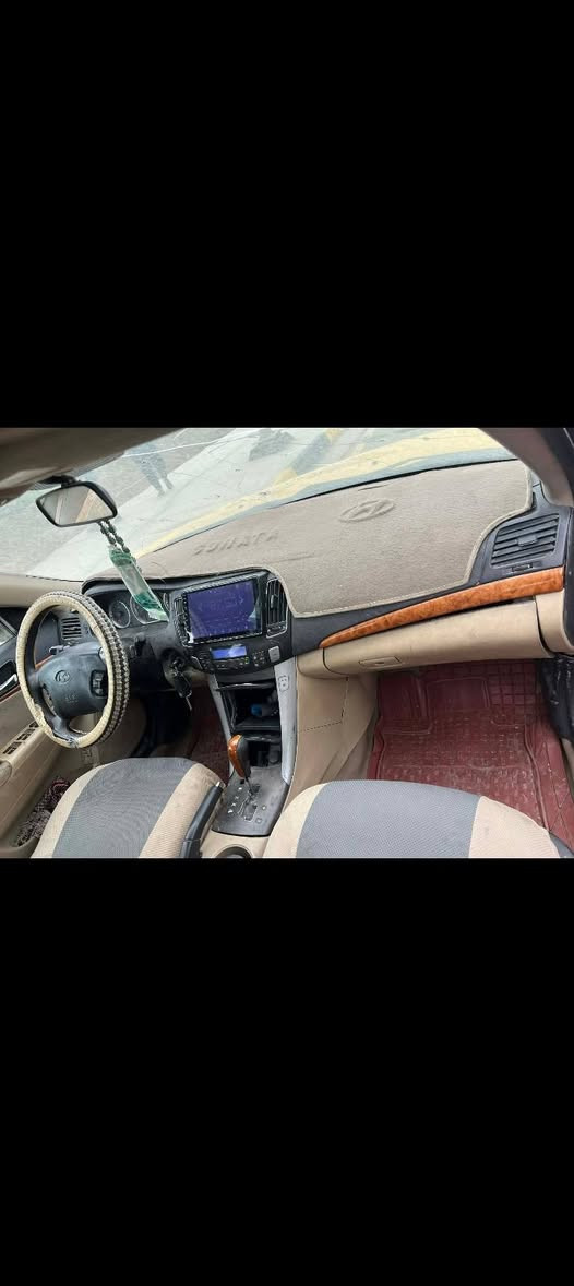 السلام وعليكم سوناتا للبيع موديل 2010 امريكيه رقم بغداد جديد باسمي تحويل مباشر مكينه وكير كفاله 2400 دوش تخم تاير جديد سنويه جديده كلش حلوه وجاهزة  سعر 88 وبيها مجال شاشه كهربائيات عالشركه مكان واسط العزيزية رقم الهاتف ***********.
