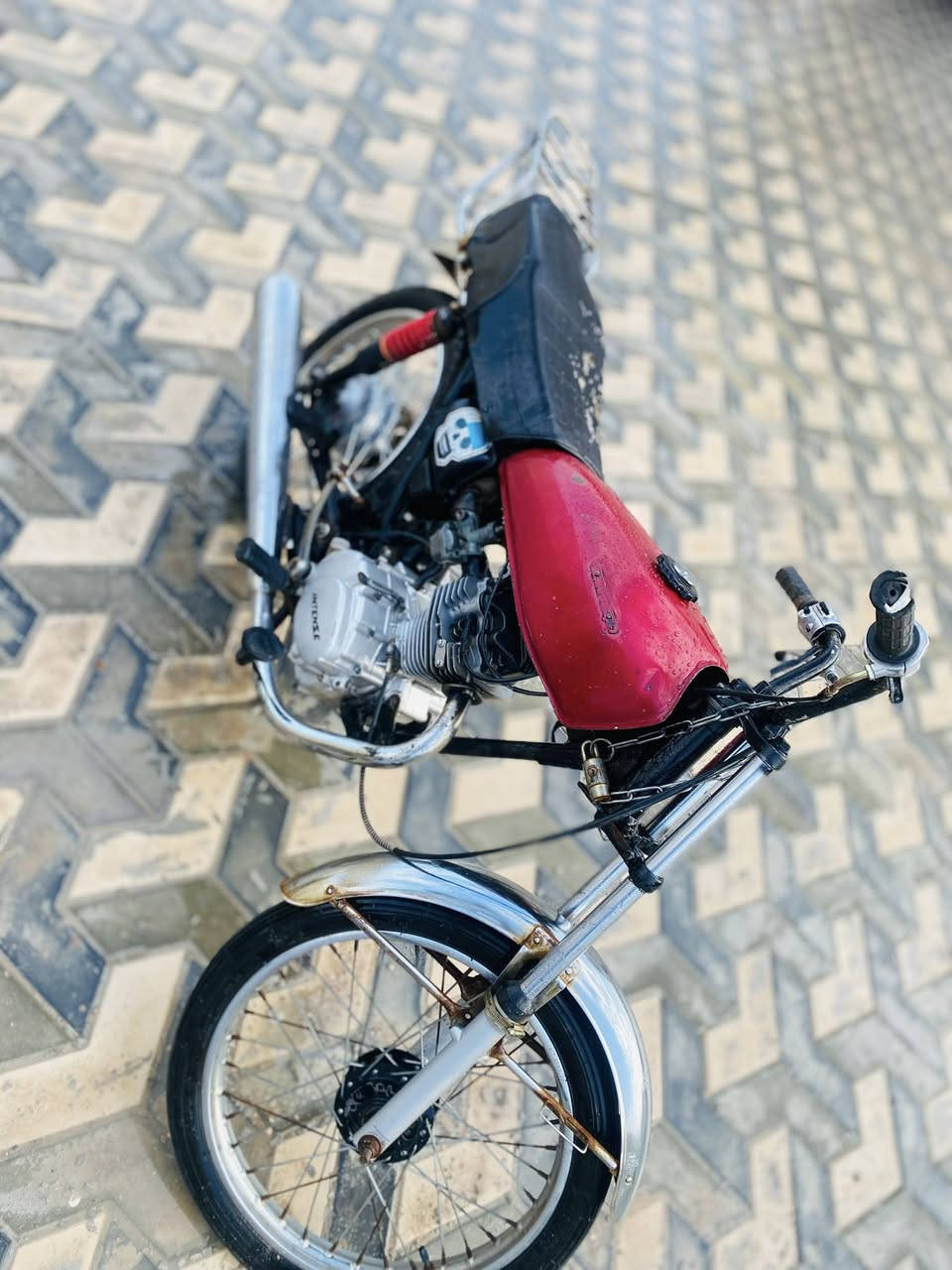 سلام عليكم دراجه لبيع جاهزه ومرتبه محرك المرغوب السعر ٤٠٠ الاتصال رقم الهاتف ***********
