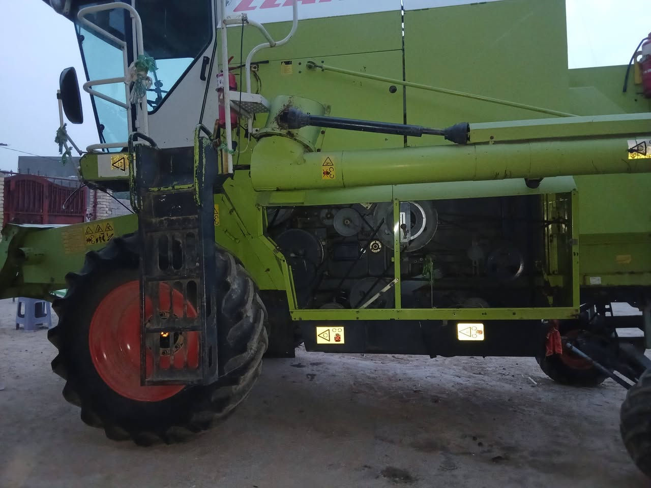 حاصده كلاص للبيع ٢٠٠٢.للأتصال ***********
