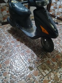 دراجه فراشه للبيع  او المراوس  باربعه قير بيها مبدكابريتر سعر 450 وبيه...