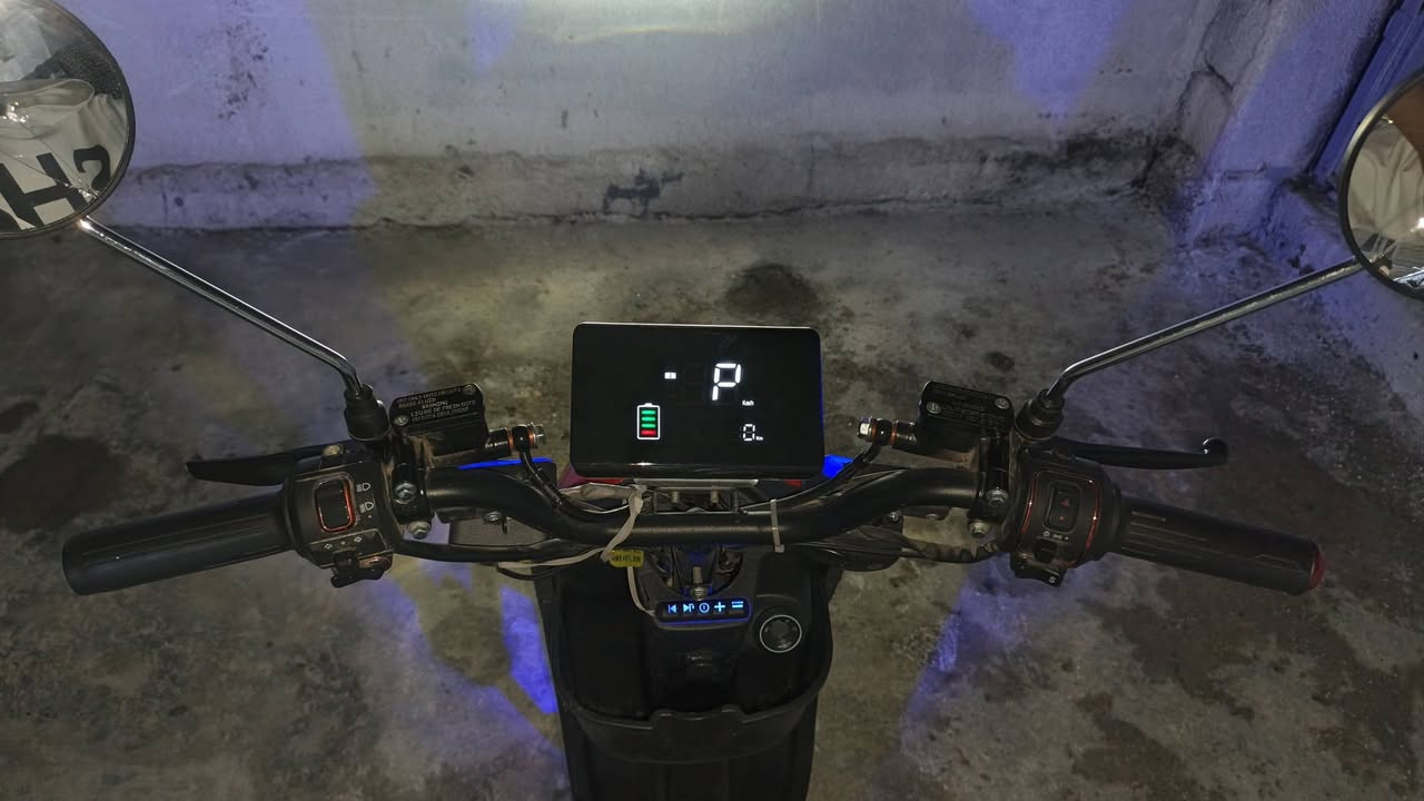 السلام عليكم دراجة R9شحن للبيع دراجه بابيه شيء بس اشياه بسيطه دراجة سعره 425الف مثل ما ملحوض بل تصوير  وشكرا للتفاصيل ***********
