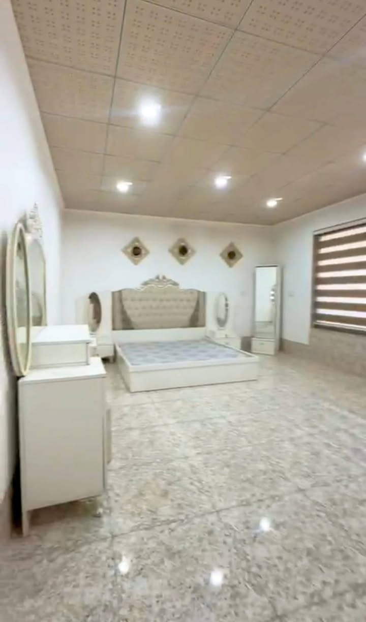 🏡بيت250متر للإيجارالدائمي🏡
للإستفسار واتساب***********
/مساحة250متر/5غرف/طابقين/
كاونتر/سباليت/مبردةمركزي/
مطبخين/كراج/بلكون/
/أربيل/المربع الذهبي/بارك32/
/مقابل لايف تاور/جانب مسجدحاج محمد/
