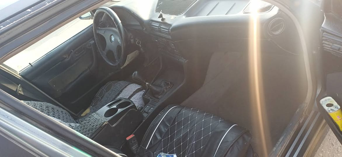 سلام عليكم بي ام ٥٢٠ كير عادي محرك كير شرط تبريد كهربائيات كلها شغاله سنويه نافذه للبيع ٢٧ سعر ٤٠ وبيها مجال مكانها مكيشيفة اتصال فقط *********** سامراء, صلاح الدين
