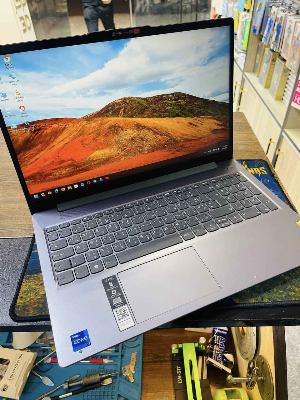 السلام عليكم
لابتوب Lenovo مثل ماموضح في الصور 
لابتوب نضيف كلش 
ا Core(TM) 17-13620H
ا رام  (16)
اهارد (500) ssd 
ا سعر 550 وبيهة مجال 
ا (***********)
