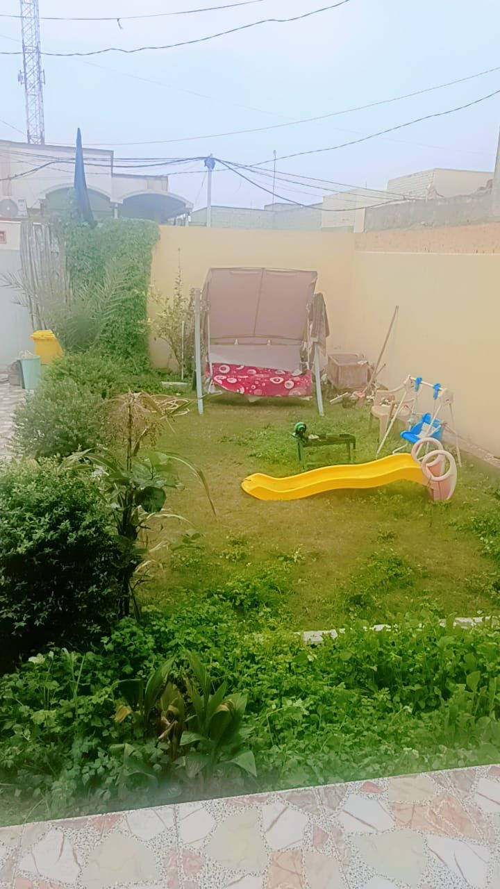 السلام عليكم
بيت للبيع /ناحية البراكية مشمول بالتطويب ومرقم من البلدية 🏠
🖊️المساحة 200م
🖍️عرض الواجهة 8امتار والنزال 25متر
البناء طابوق والاساس والسقف صب كونكريت .
- يحتوي البيت على مطبخ  وصالة واستقبال وغرفتين وصحيات داخية وخارجية ومناور عدد 2 
-گراج 
-حديقة🌺🌺💥
-  الشارع تبليط امام المنزل 7 م

🏡البيت جميل والجيران ذهب صافي 
العنوان ناحية البراكية:- شارع علگم الشبلي قريب على مدرسة آيات الرحمن الاهلية 
السعر 80 مليون قابل للتفاوض 🌹💫
رقم الهاتف ***********
