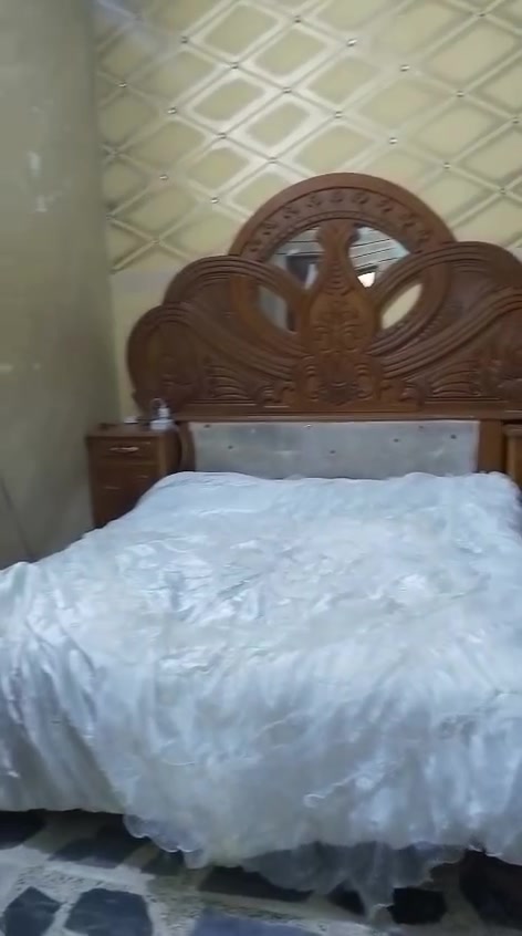 غراض مستخدمه للبيع
عجانه شرط الشغل السعر ١٠٠ 
غساله النوعيه الاصليه امريكي تشتغل نص وتوكف السعر 150
غرفة اخشاب السعر 650
العنوان البصره القبله 
رقمه الهاتف ***********
