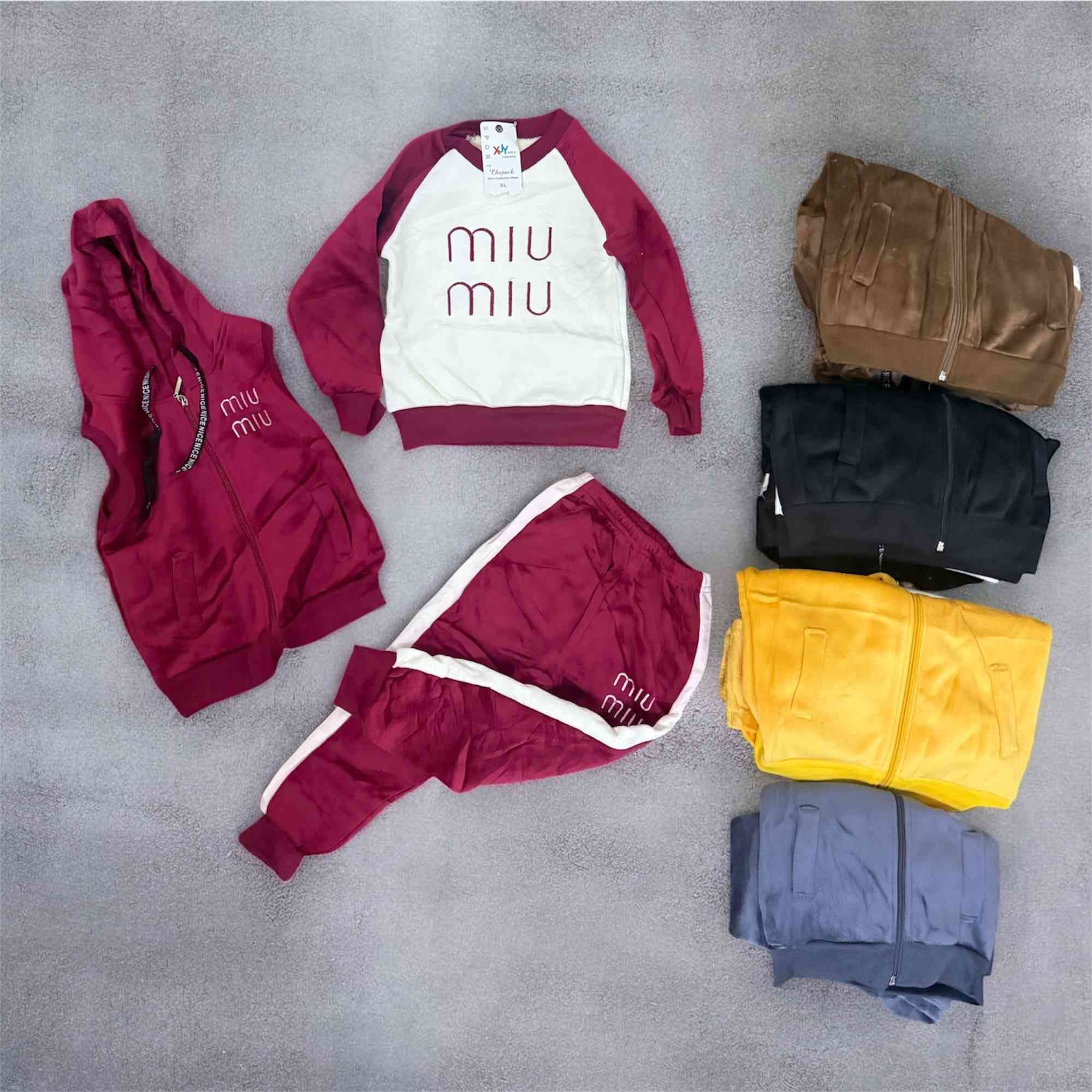 قاتی قەدیفەی ٣ پارچەی زستانە
دەرزەنی ١٢ دانەیە 
نرخی دەرزەن ٨٥ هەزار
صینە کوالێتی زۆر بەرزە
سلێمانی گەیاندن هەیە
***********
