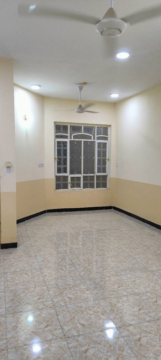 للبيع طابقين طابو صرف غير مسكون جديد المساحة 100م واجهة 5نزال 20بناء حديث طابوق  التحرير قرب الفلكة الأخيرة الاتصال على الرقم ***********
