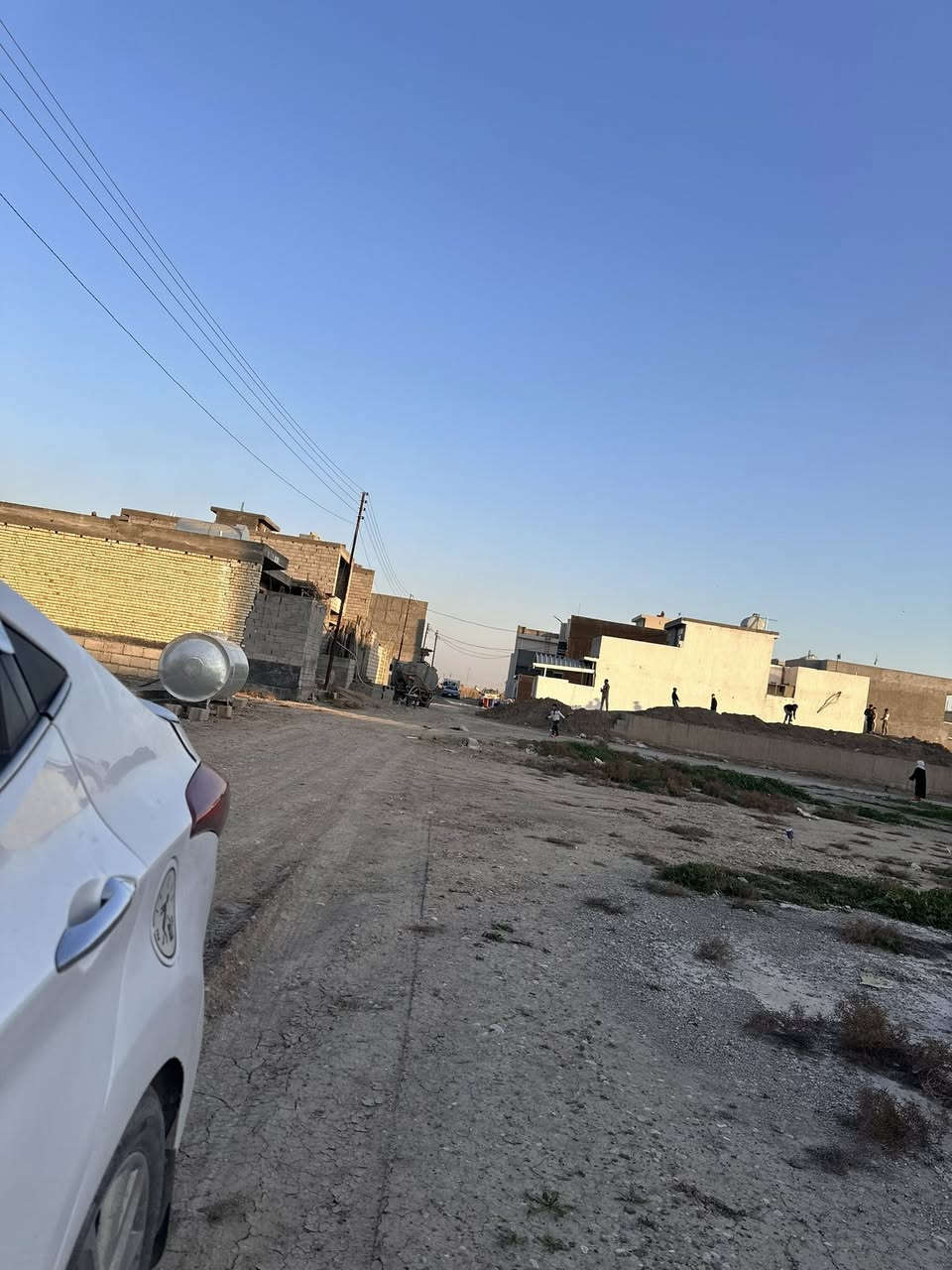 توجد قطعة ارض للبيع في حي الفرات  المساحة 200 متر مربع
في الشارع. الأخير. للمزيد الاتصال على رقم المكتب 
***********
