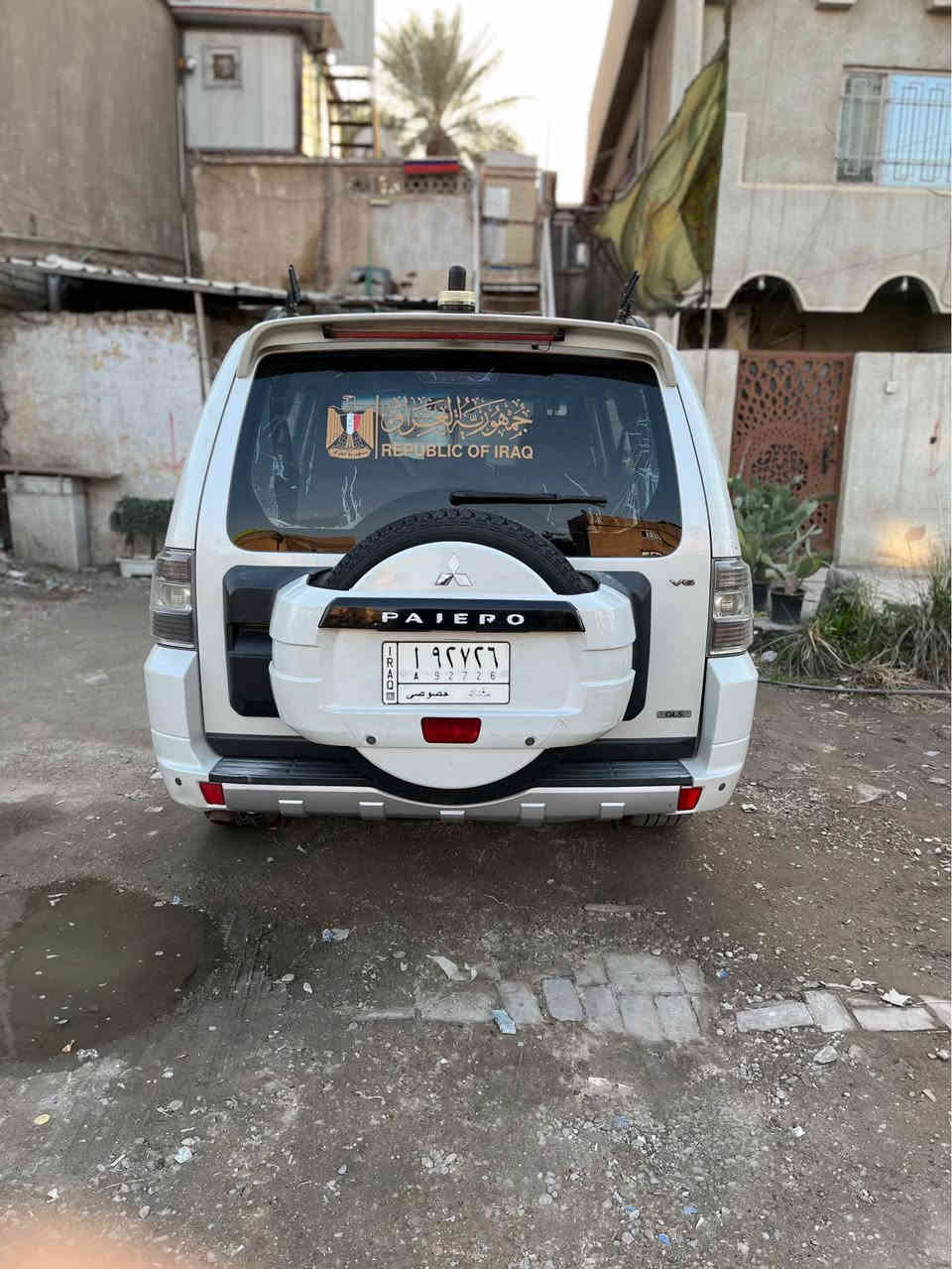 السلام عليكم سياره باجيرو 2010 للبيع نظيفه فوول مواصفات 
فتحه
تحكم ستيرن 
كشنات كهرباء 
كير اوتو + لوكير
جام كهرباء 
لايت زنون + كشافات زنون 
وبعد بيها مواصفات معروفه الباجيرو بيها ٣ قطع بنيد+جاملغ السايق +ربع باب السايق ٣ قطع بس شخوط بلادي ممبدل بس صبغ رقم بغداد بأسمي تحويل بشرط 
السعر 135$ وبيها مجال للشراي 
 الاستفسار هذا الرقم 
***********
غير متواجد على الفيس بغداد, العراق
