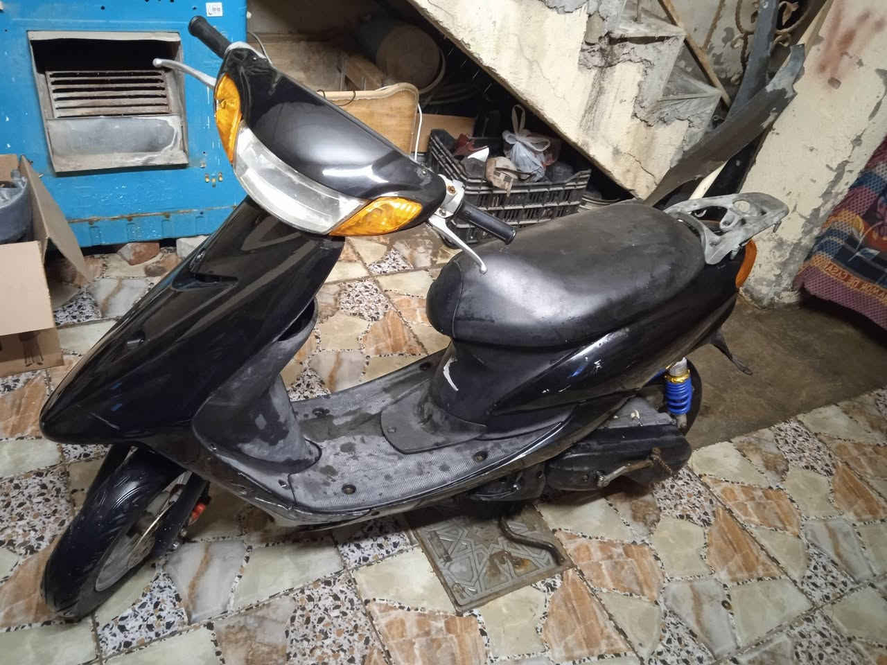 السلام عليكم 
دراجة عصفورية بلادية مكينة ما مفتوحة ناعمة كلها شغال سلف هندر كهربائيات كلة شغال مابيها اي نقص السعر 350 وبيها مجال كلش بسيط مكاني مسيب ***********
