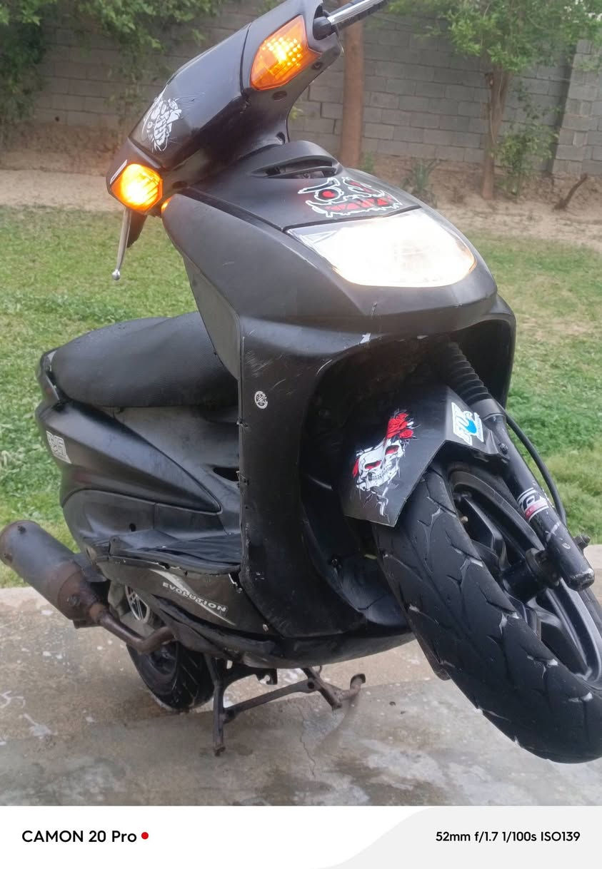 سلام عليكم دراجه سكنس ياباني دراجه كامله خير من الله متصرف عليهة لو ربع دراجه كبل لشارع سعر ٤٨٠ وبيهة مجال مكان ابو غريب قرب جسر ٤٠ *********** واتساب فقط
