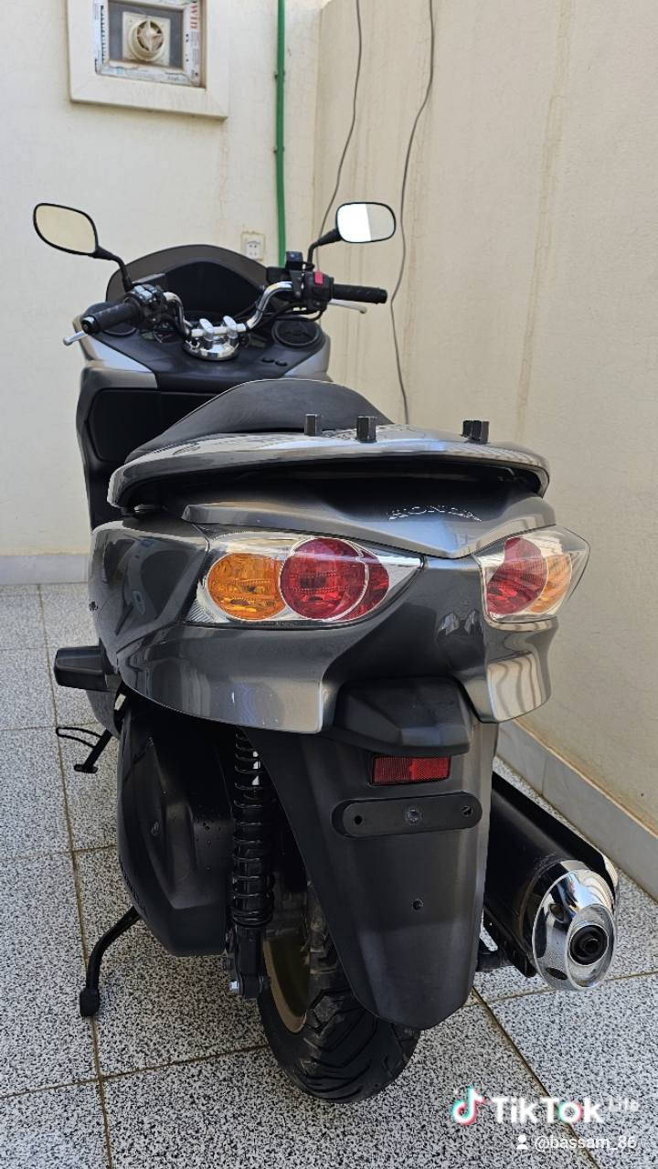 السلام عليكم. دراجة فورزة MFــ0.10 دراجة نضيفة جداً
مواصفات.نظام ABS(مانع انزلاق)
تدفئة باليدات 
7 كير
ويل ذهبي
مازدا كرستال 
دبل بصمة+ 2 سويج طوارئ 
عدة يدوية 
السعر 16 ورقة  مكان سامراء /***********
