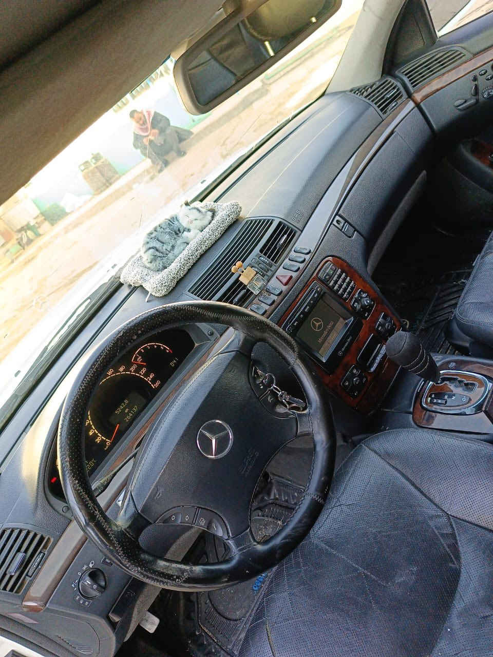 حجم /500 مكينه /8/سلندر
رقم كركوك قرار 48 وكافه فقط
مكاني النجف
سيارة فول مواصفات معدا بردات جانبيه 
تبريد خلفي
كشنات تدفئه تبريد 
حساسات خلفي امامي 
رقم موبايل //***********
