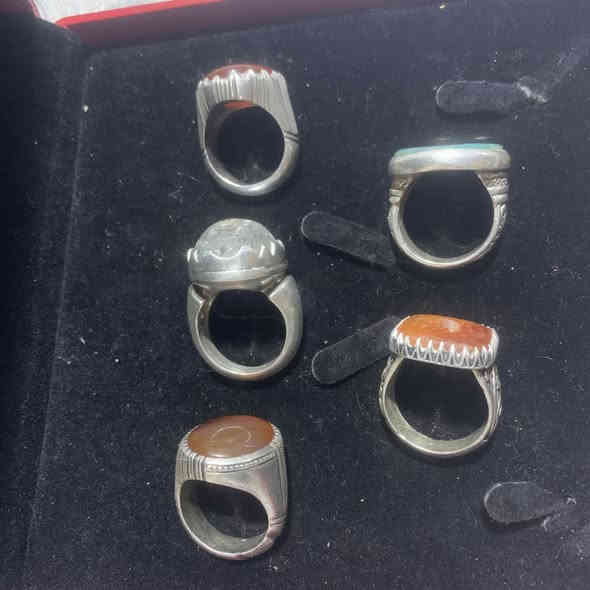 ‏سلام عليكم شباب محابس للبيع صياقه ثقيلة   ما عندي توصيل نريد تفضل خاص***********
