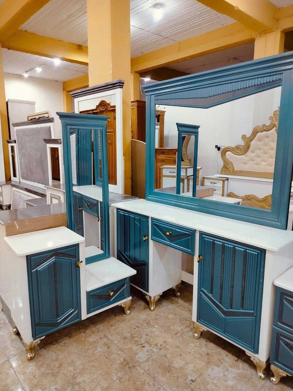 السلام عليكم عنوان واسط العزيزيه شارع التربيه يوجد واتساب ***********

