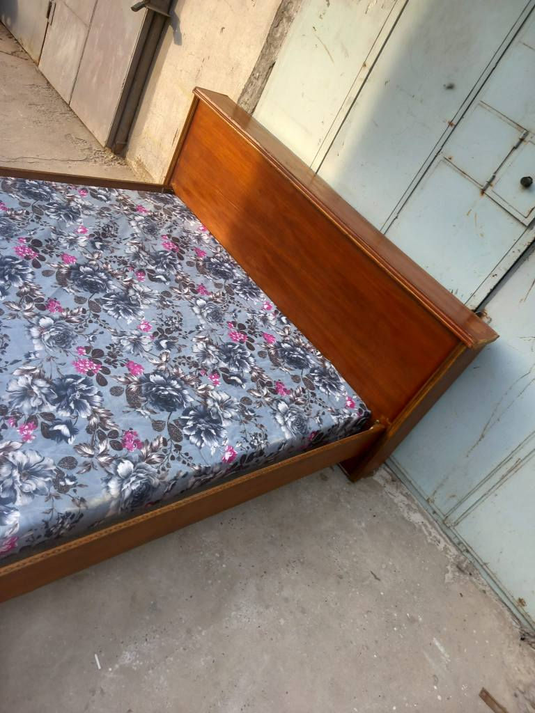 جربايه نفرين مستعمله صاج  قياس الصوميه 144 سم عرض و طول 195 سم ب 150 وبيه مجال  العنوان بغداد الكرخ تقاطع درويش البياع شارع البداله الانتصارسوق اميمه فرع مجمع الرازي ع اليمنه منتصف شارع ع اليسرى خلف مي اور
***********
*********** بغداد, العراق
