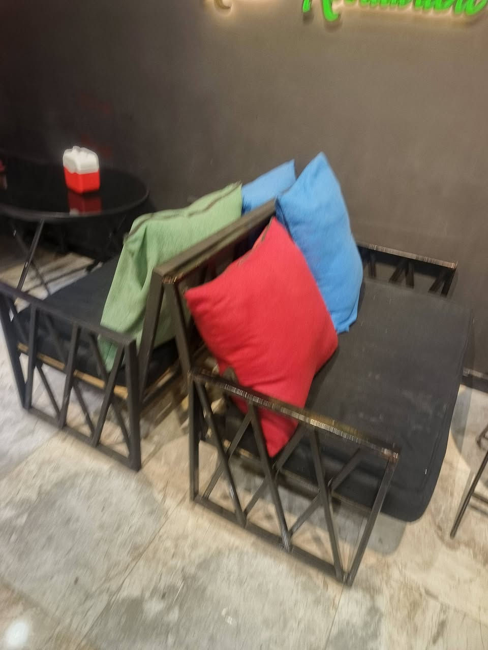 للبيع غراض مطعم غير مستعمله للبيع
***********
