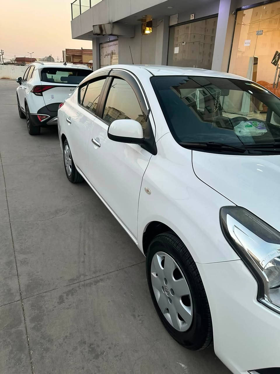 موديل 2022 ماشيه 75 بدون حادث بدون صبغ بيه نقطه زغيره وموضحه بل فديو منضومه زنون شادله السياره جاهزه من كلشي اي شي نقص مابيه ترهم مراوس بي وايدي عادي الي يحب يتصل وبخدمته السياره متواجده في بابل 
***********
***********
