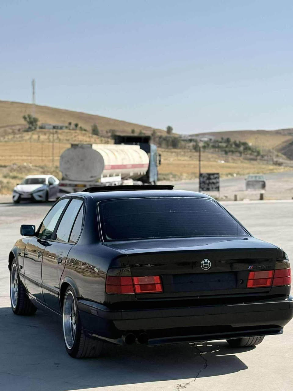 سلام وعليكم   BWM موديل ١٩٩٣ فول فول ته بيرت كوشن كاره باي    سه ياره كه. هيجي نيه. ته نها  سه ر حيشاره تي پيشه وه.  يه ك  بستي هه يه.  سه ياره كه بي مه. سروپه.  ره قه م هه ولير هه موو شتي. به شه ره.  بو   په يوه ندي كردن.  ئه وه ش ره قه م موبايل *********** أربيل, العراق
