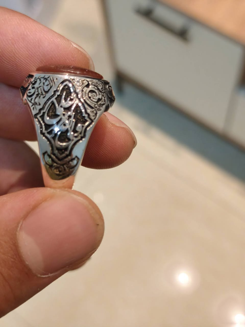 💍خاتم بحجر العقيق اليماني المشمشي 
🔨صياغة #روح_الأصفهاني قلم زني 
خط الحجر الاستاذ #بديع سورة الفاتحه المباركه 
مقاس الخاتم ٢٣ 
مكاني ناصريه توصيل متوفر


**إذا كنت صاحب هذا الإعلان وتريد حذفه لأي سبب، رجاءا أرسل رسالة إلى الدعم الفني**
