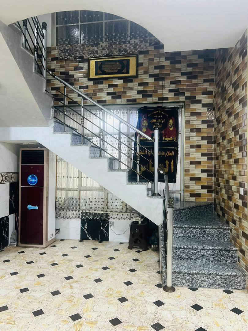 🏠 دار للبيع | طابو ملك صرف (البلديات)
📍 الموقع: منطقة حي الرفاق – قرب الدفاع المدني – على شارع عريض
📐 المساحة: 172 م²
🧱 الواجهة: 8 م
⬅️ النزال: 21.5 م
🔹 مواصفات الدار:
▪️ الطابق الأول:
استقبال
مطبخ حار + مطبخ بارد
صالة
غرفة نوم
خدمات داخلية وخارجية
▪️ الطابق الثاني:
3 غرف نوم
صالة
خدمات
📞 للاستفسار:
***********
📱 واتساب متوفر
