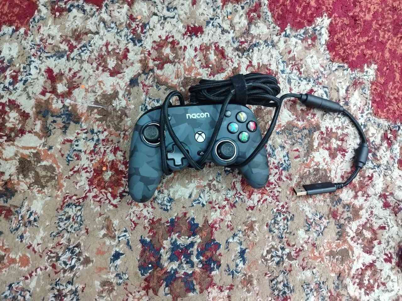 اخون يدات بلي والي بالكارتونة مال PC سعر الي بالكارتونة 30 وسعر الأزق 20 لأن مال بلي 4 والباقي على 10 للتواصل ***********
