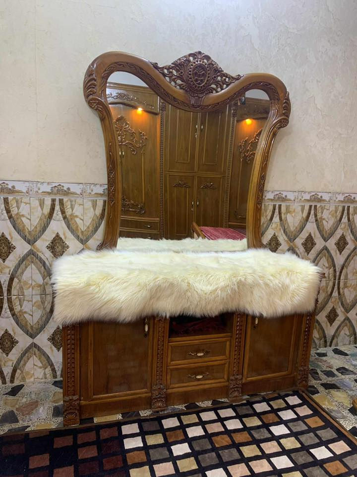 سلام عليكم غرف نوم البيع جديده  عنواني بغداد الحسينية الرشديه ***********وساب فقط  سعره 1 500 بيه مجال
